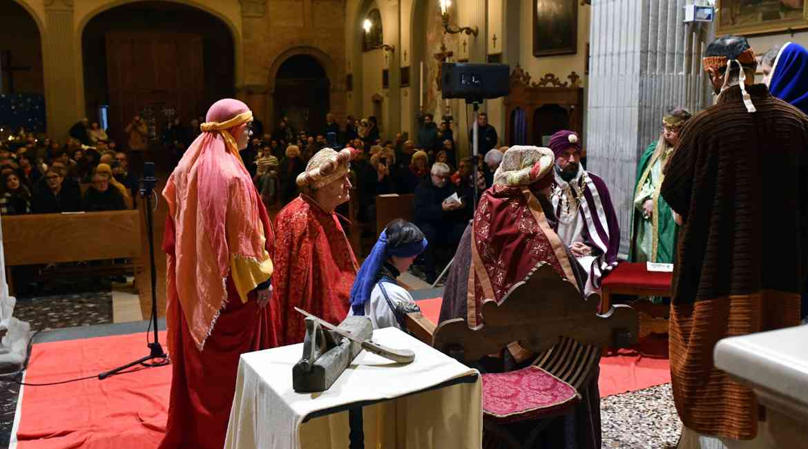 Img BCC24011 Re Magi Dozza Consegna Regali Doni Presepe 6 Gennaio 2025 5