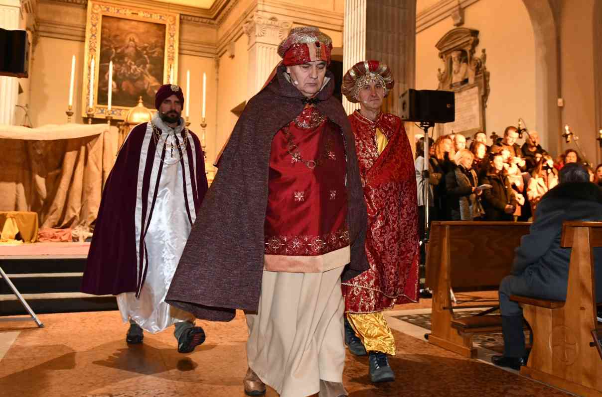 Img BCC24011 Re Magi Dozza Consegna Regali Doni Presepe 6 Gennaio